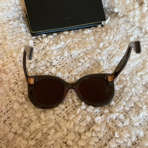 Fendi sunglasses - Picture 8 of 13